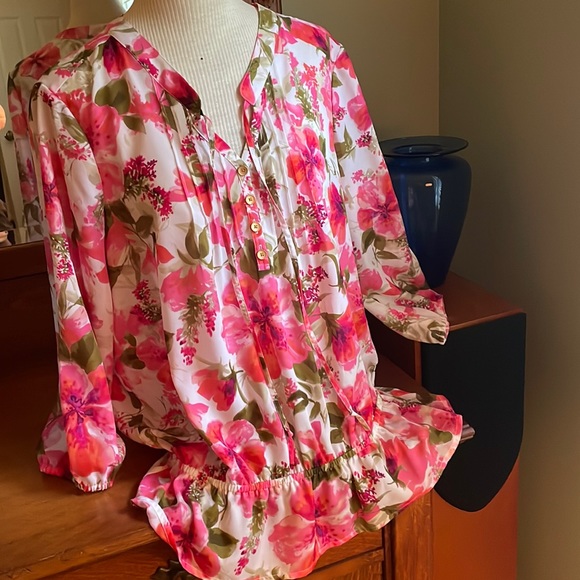 Jones New York beautiful floral blouse - Picture 3 of 6